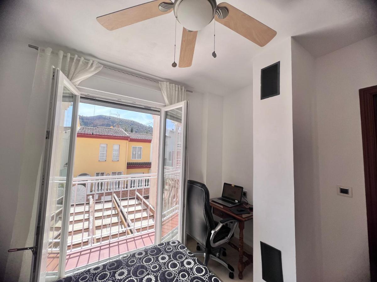 Casa Ideal Familias Y Grupos Con Balcones Exterior Soleada Patios Cerca Alhambra, Sierra Nevada, Rio Genil, Lancha Del Genil, Parque Llano Y Reloj Del Sol Con Barbacoas, Campo De Futbol, Circuito Gimnasia Daire Granada Dış mekan fotoğraf