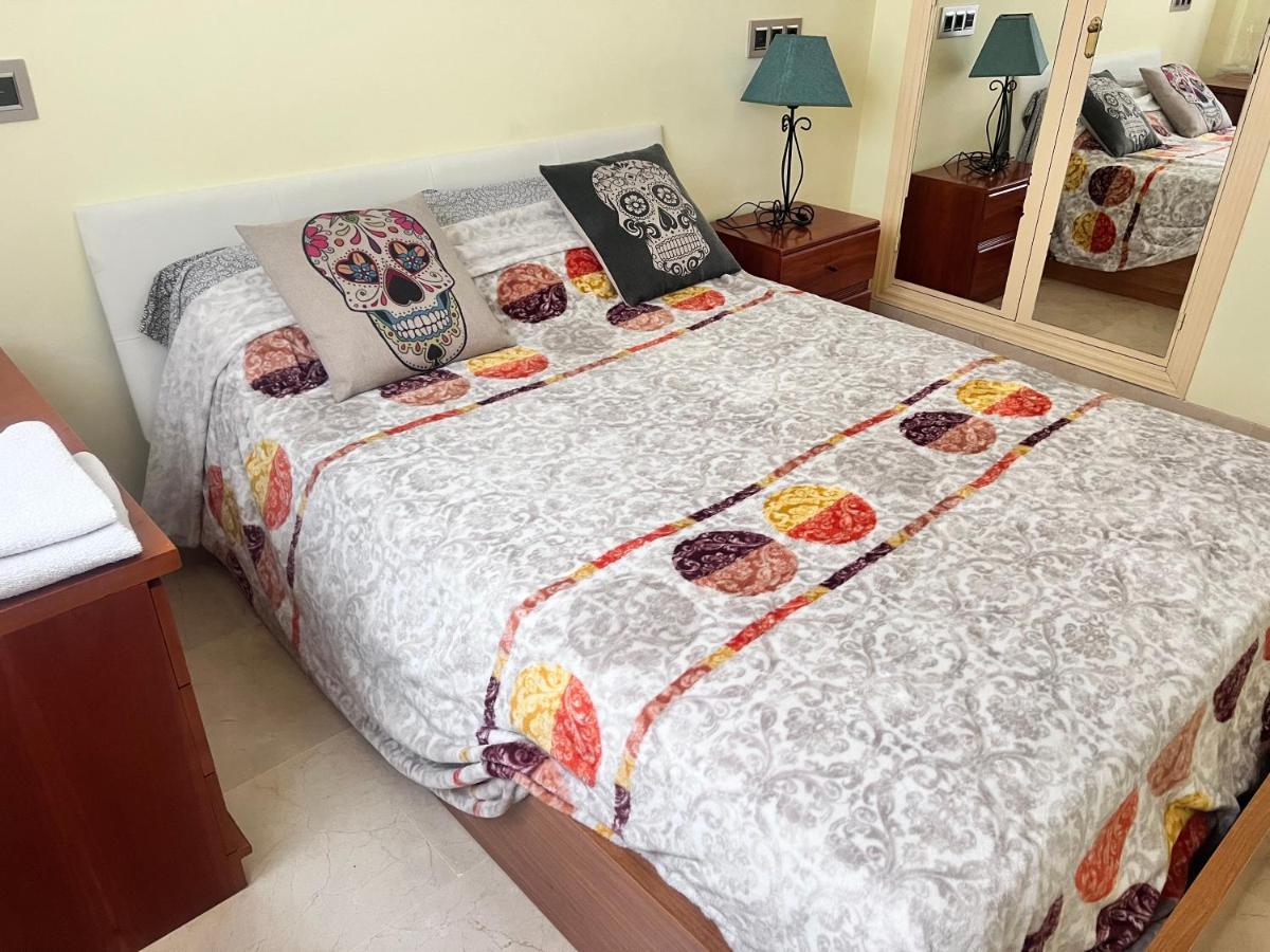 Casa Ideal Familias Y Grupos Con Balcones Exterior Soleada Patios Cerca Alhambra, Sierra Nevada, Rio Genil, Lancha Del Genil, Parque Llano Y Reloj Del Sol Con Barbacoas, Campo De Futbol, Circuito Gimnasia Daire Granada Dış mekan fotoğraf