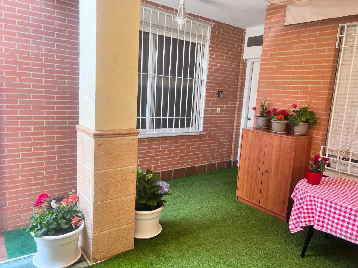 Casa Ideal Familias Y Grupos Con Balcones Exterior Soleada Patios Cerca Alhambra, Sierra Nevada, Rio Genil, Lancha Del Genil, Parque Llano Y Reloj Del Sol Con Barbacoas, Campo De Futbol, Circuito Gimnasia Daire Granada Dış mekan fotoğraf