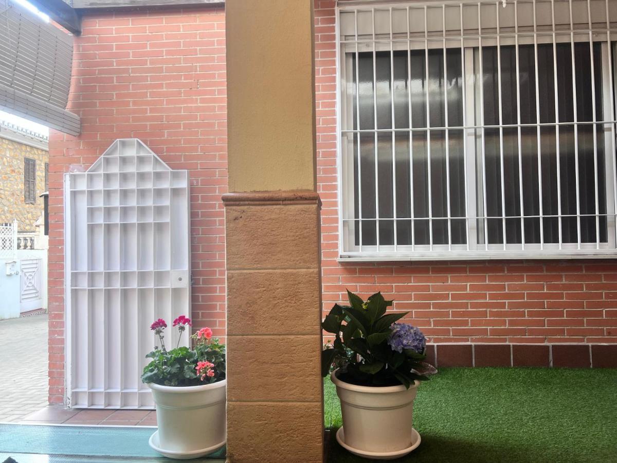 Casa Ideal Familias Y Grupos Con Balcones Exterior Soleada Patios Cerca Alhambra, Sierra Nevada, Rio Genil, Lancha Del Genil, Parque Llano Y Reloj Del Sol Con Barbacoas, Campo De Futbol, Circuito Gimnasia Daire Granada Dış mekan fotoğraf