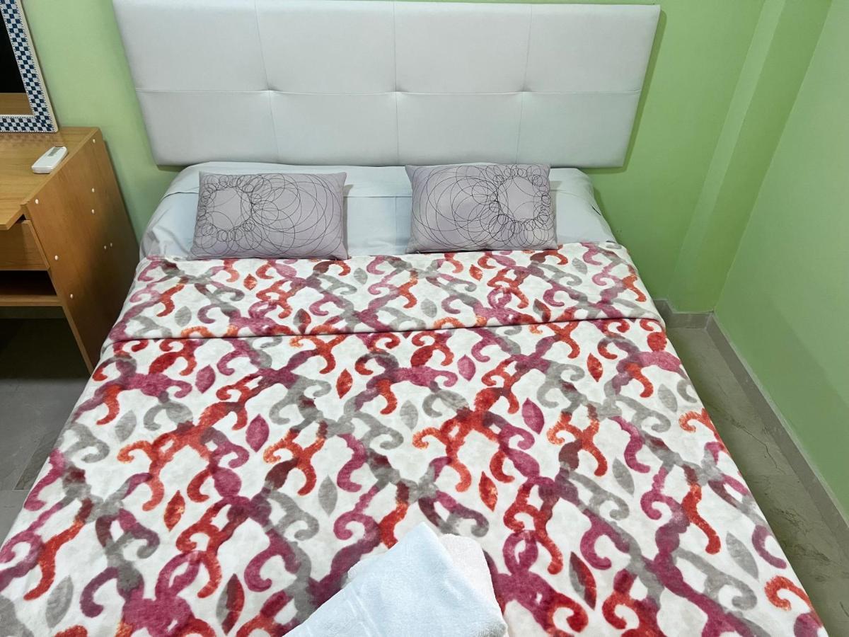 Casa Ideal Familias Y Grupos Con Balcones Exterior Soleada Patios Cerca Alhambra, Sierra Nevada, Rio Genil, Lancha Del Genil, Parque Llano Y Reloj Del Sol Con Barbacoas, Campo De Futbol, Circuito Gimnasia Daire Granada Dış mekan fotoğraf