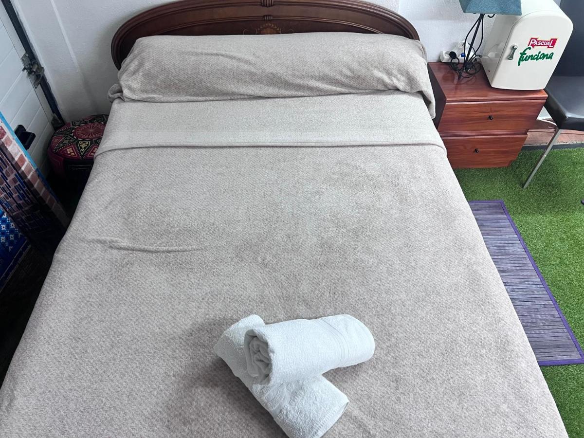 Casa Ideal Familias Y Grupos Con Balcones Exterior Soleada Patios Cerca Alhambra, Sierra Nevada, Rio Genil, Lancha Del Genil, Parque Llano Y Reloj Del Sol Con Barbacoas, Campo De Futbol, Circuito Gimnasia Daire Granada Dış mekan fotoğraf
