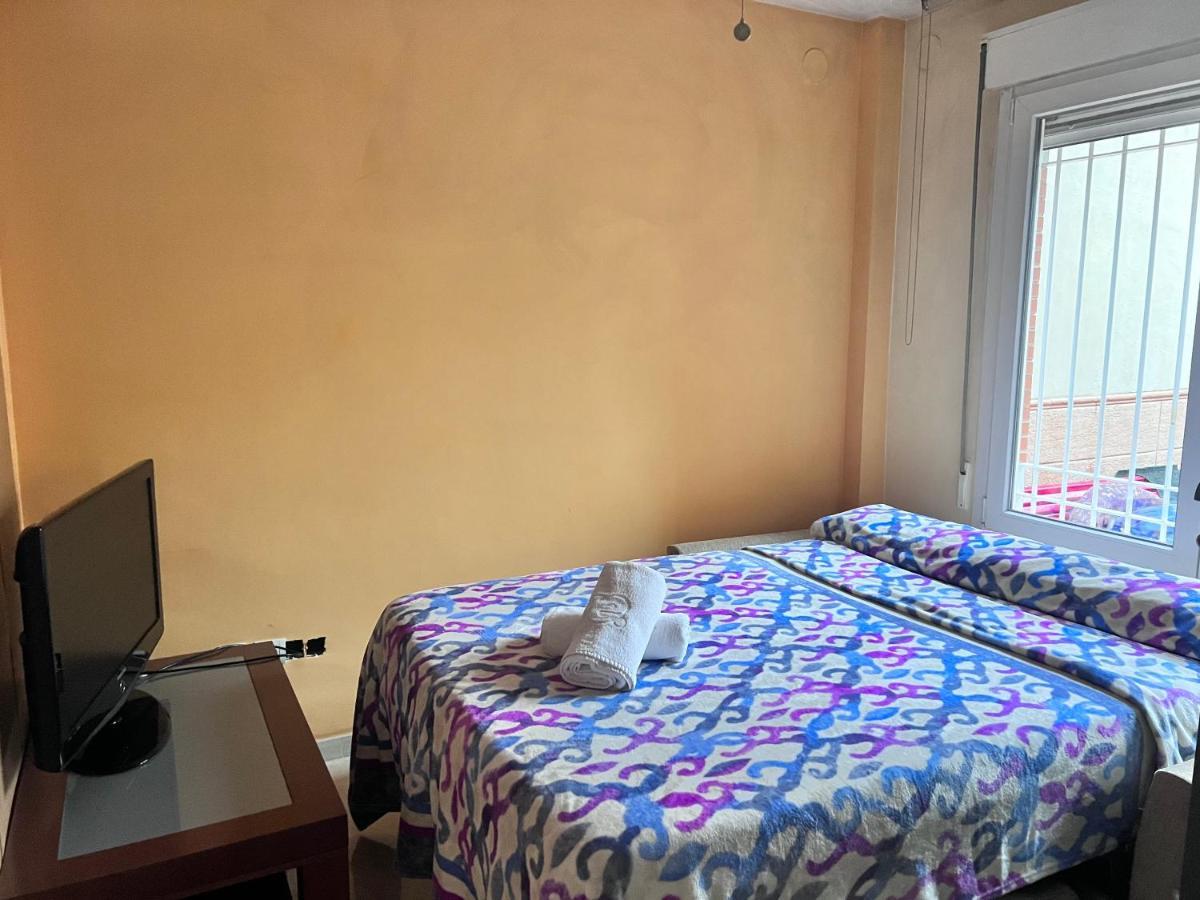 Casa Ideal Familias Y Grupos Con Balcones Exterior Soleada Patios Cerca Alhambra, Sierra Nevada, Rio Genil, Lancha Del Genil, Parque Llano Y Reloj Del Sol Con Barbacoas, Campo De Futbol, Circuito Gimnasia Daire Granada Dış mekan fotoğraf